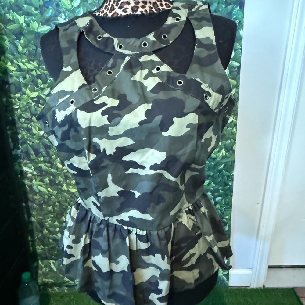 Last Kiss Green Camouflage Top p59